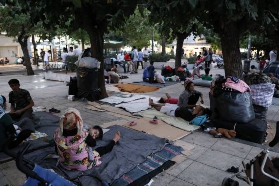 Επιχείρηση εκκένωσης της πλατείας Βικτωρίας από την ΕΛ.ΑΣ.