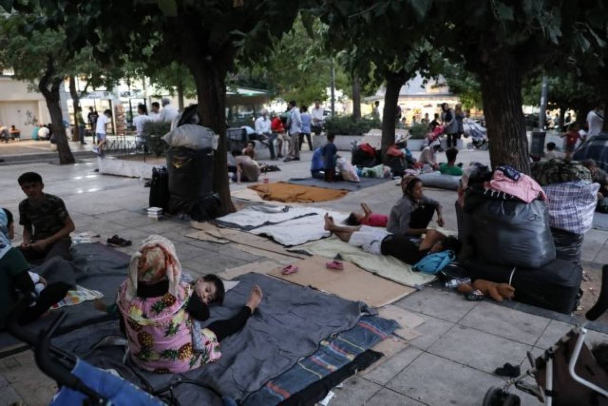 Επιχείρηση εκκένωσης της πλατείας Βικτωρίας από την ΕΛ.ΑΣ.