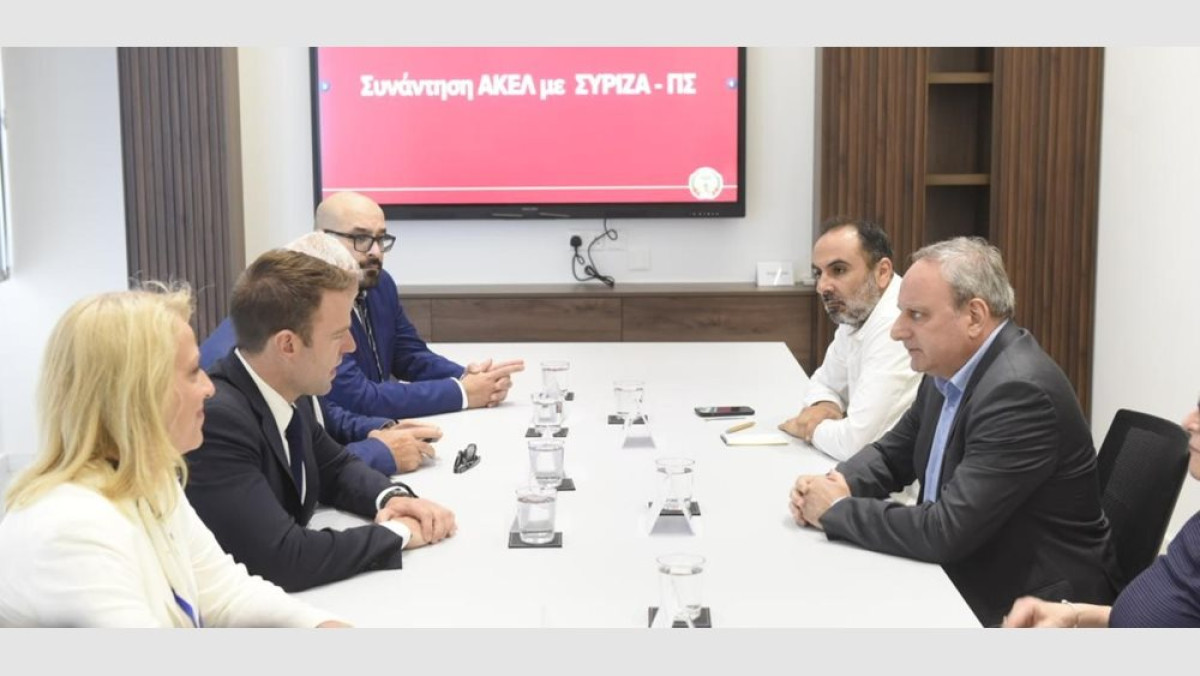Συνάντηση Κασσελάκη με τον γ.γ. του ΑΚΕΛ Στέφανο Στεφάνου