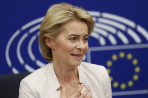 Φον ντερ Λάιεν: Ανάγκη δημιουργίας νέου σημείου αναφοράς στο LNG
