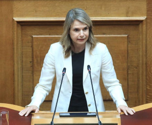 Αποστολάκη: Η Κυβέρνηση καταστρατηγεί το Σύνταγμα και ευτελίζει το Κοινοβούλιο