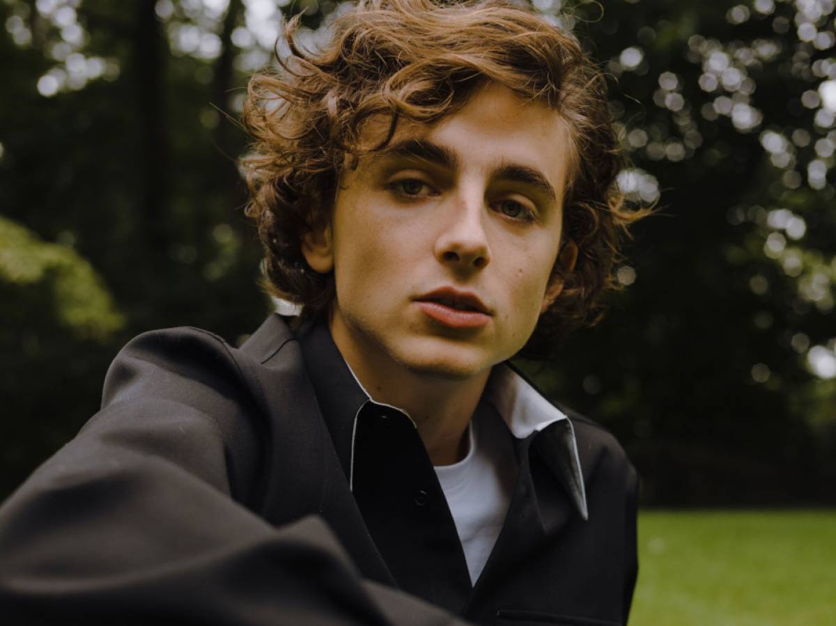 Ο Timothée Chalamet μεταμορφώθηκε σε Willy Wonka και οι πρώτες φωτογραφίες μάς κάνουν να ανυπομονούμε
