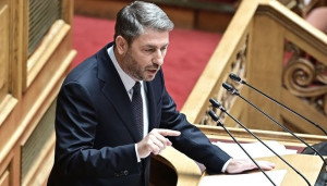 Ο Ανδρουλάκης καλεί τον Μητσοτάκη σε συζητήση για την ακρίβεια και το ιδιωτικό χρέος