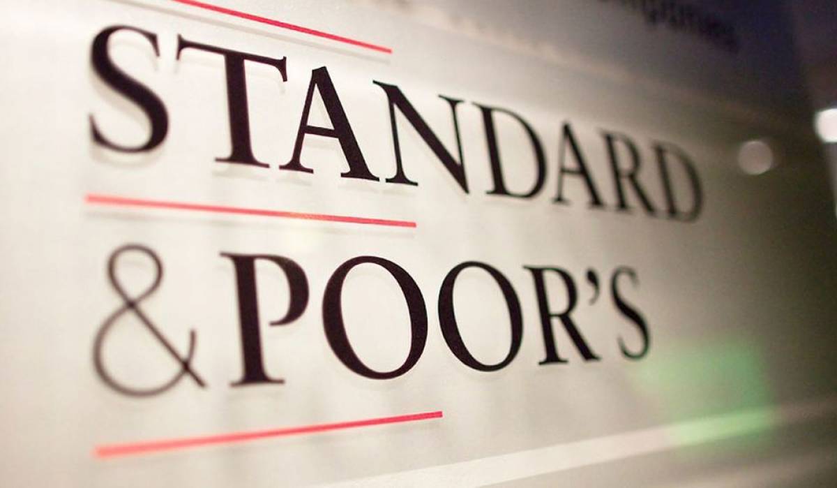 S&amp;P: Αναβάθμισε θετικά την προοπτική για το αξιόχρεο της Ελλάδας