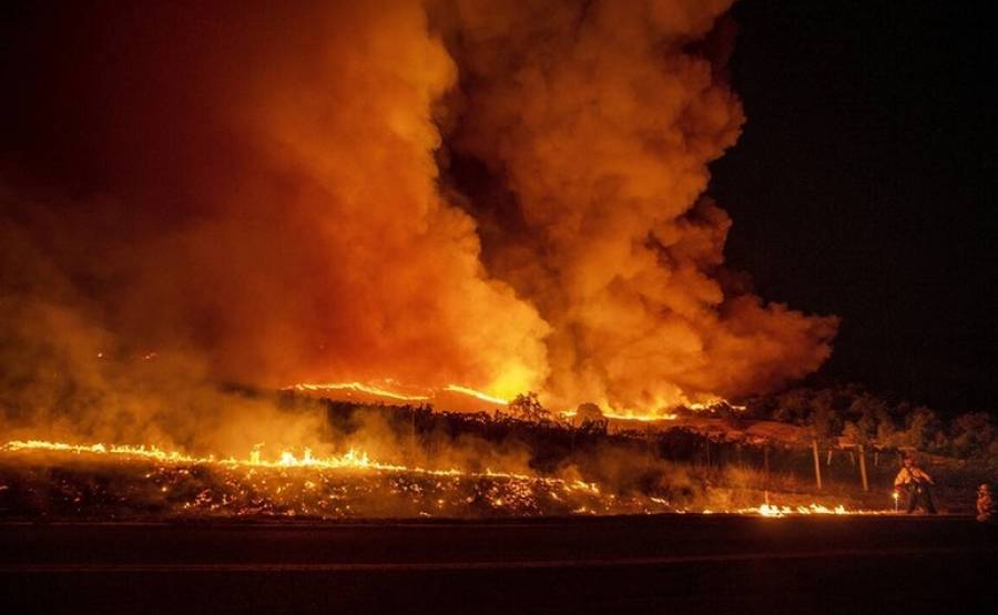Πυρκαγιές κατακαίνε τη νότια Καλιφόρνια