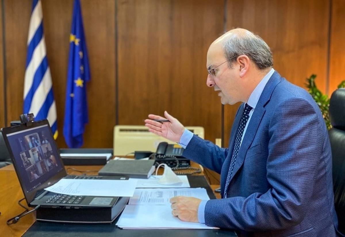 Τα τρία «καυτά» εργασιακά θέματα στο επίκεντρο της συνάντησης Χατζηδάκη-ΣΕΒ