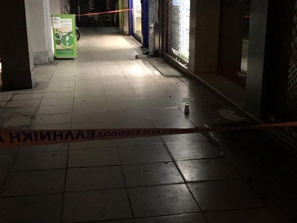 Πυροβολισμοί στα γραφεία του ΠΑΣΟΚ! -Τραυματίστηκε αστυνομικός