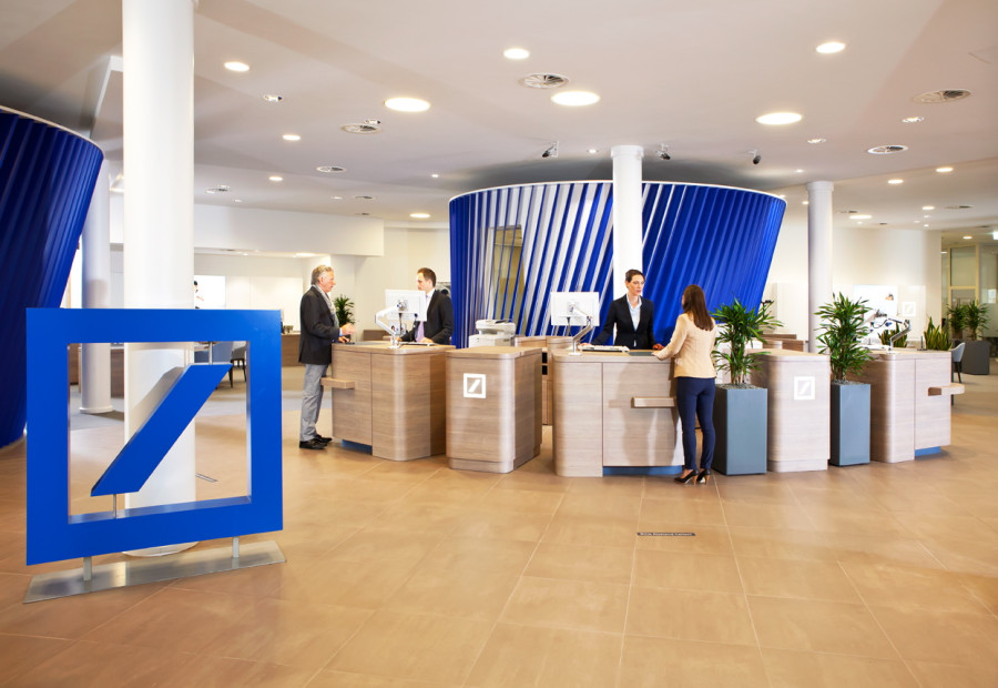 Deutsche Bank: Κέρδη-ρεκόρ στο δ’ τρίμηνο, αλλά στο μικροσκόπιο των εισαγγελέων