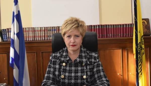 Η Μαρία Κόλλια-Τσαρουχά στηρίζει κυβέρνηση και ΑΝΕΛ
