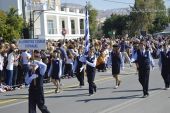 Πολιτικός πόλεμος για την... υποστολή της αριστείας