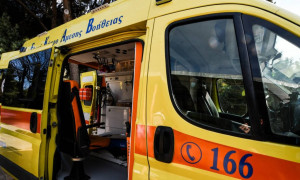 Άνδρας ανέβηκε σε μπαλκόνι εμπορικού κέντρου και έπεσε στο κενό