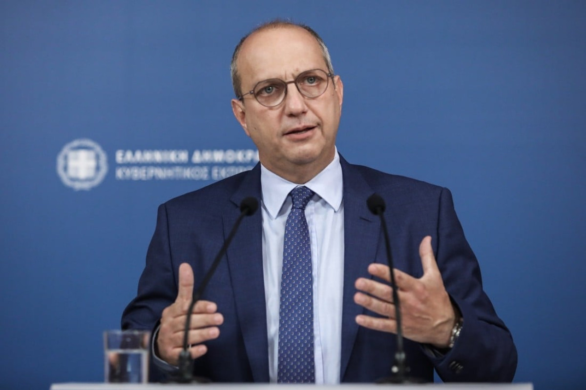 Οικονόμου:Η Κυβέρνηση δεν γνωρίζει αν η ΕΥΠ παρακολουθούσε τον κ.Φλώρο
