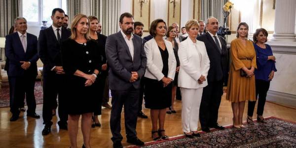 Ορκίστηκαν τα νέα μέλη της κυβέρνησης- Όλο το παρασκήνιο