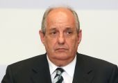 Εκλογές πριν την τρίτη ψηφοφορία, βλέπει ο Τ Κουίκ