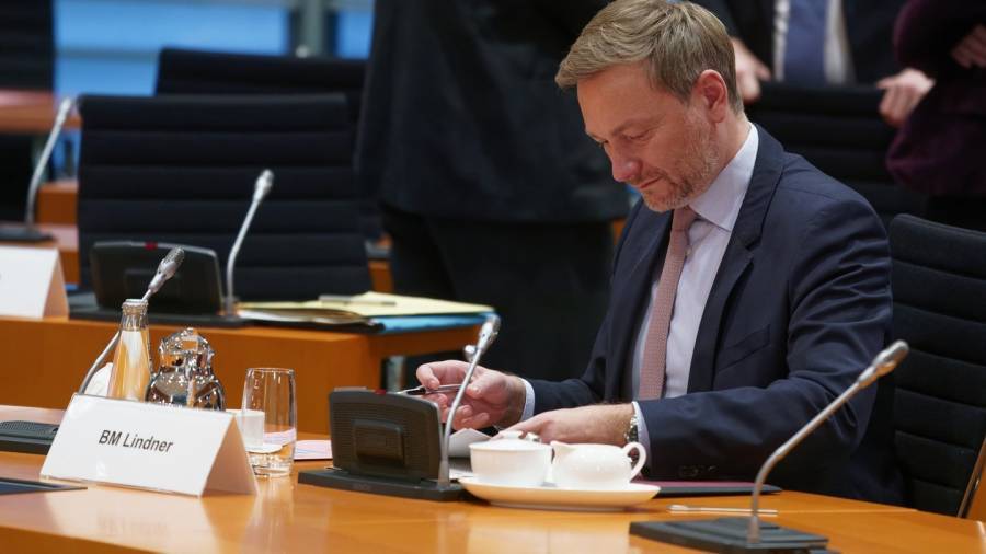 Λίντνερ: Nα αρχίσουμε να μειώνουμε το δημόσιο χρέος στην ΕΕ