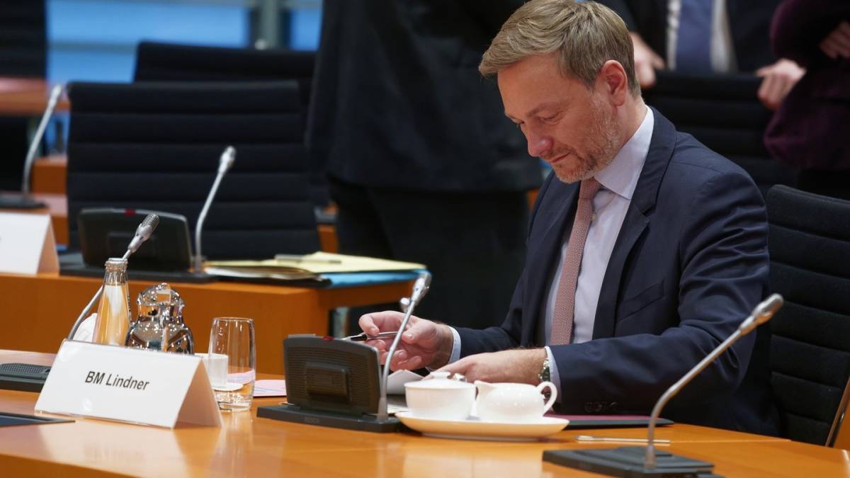 Λίντνερ: Nα αρχίσουμε να μειώνουμε το δημόσιο χρέος στην ΕΕ