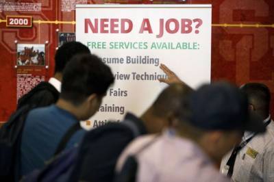 ΗΠΑ: Αυξήθηκαν κατά 2,4 εκατ. οι νέες αιτήσεις ανεργίας