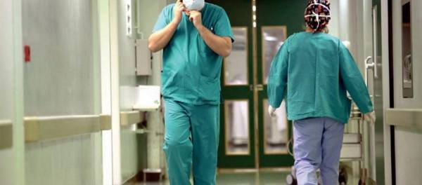 ΕΝΙΑΣΕ: Καταργούνται περιορισμοί στην απασχόληση ιατρών εργασίας σε επιχειρήσεις