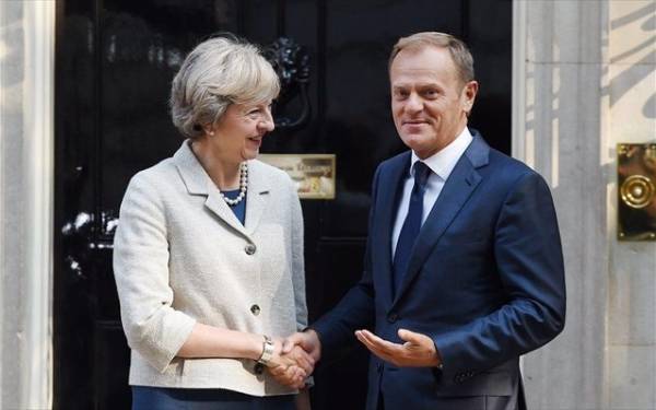 Τα είπαν Μέι-Τουσκ για τις εξελίξεις στο Brexit