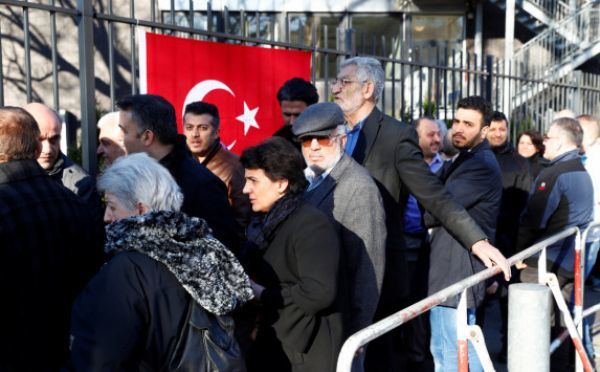 Στις κάλπες οι Τούρκοι της Γερμανίας