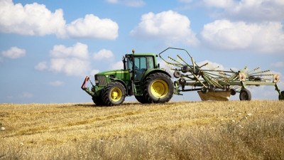 Στο ΦΕΚ η μείωση φόρου κατά 50% για συνεταιρισμένους αγρότες