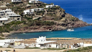 Πρόστιμο άνω των €13 εκατ. σε beach bar της Μυκόνου