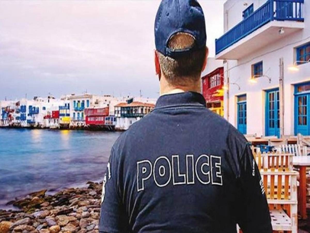 Κορονοϊός: Σαφάρι ελέγχων και 11 συλλήψεις σε Σαντορίνη, Πάρο, Μύκονο