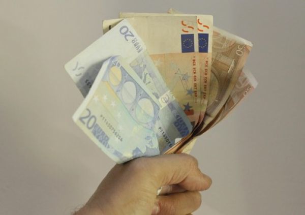 Βουλή: Πράσινο φως για κατασχέσεις σε βάρος επιχειρήσεων που λειτουργούν νύχτες και Σαββατοκύριακα