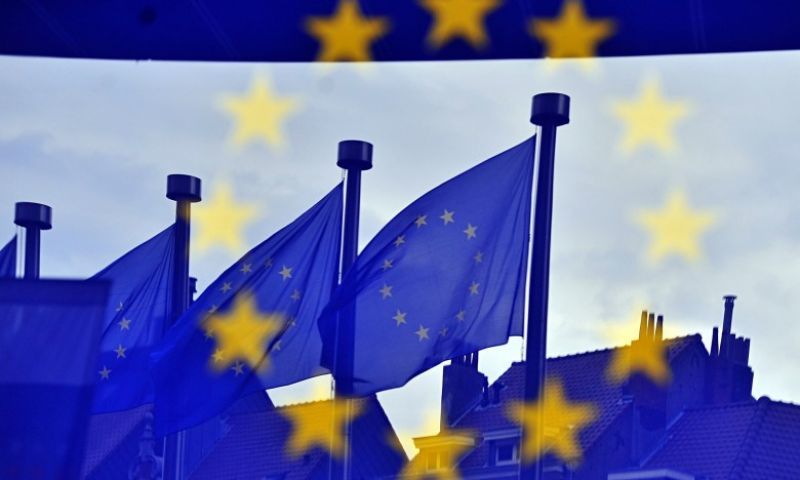 FT: Κρίσιμο η ευρωζώνη να μην επιβιώσει απλώς,αλλά να ακμάσει