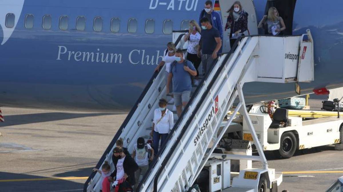 Τουρισμός: Αυξημένες οι πτήσεις και τον Αύγουστο