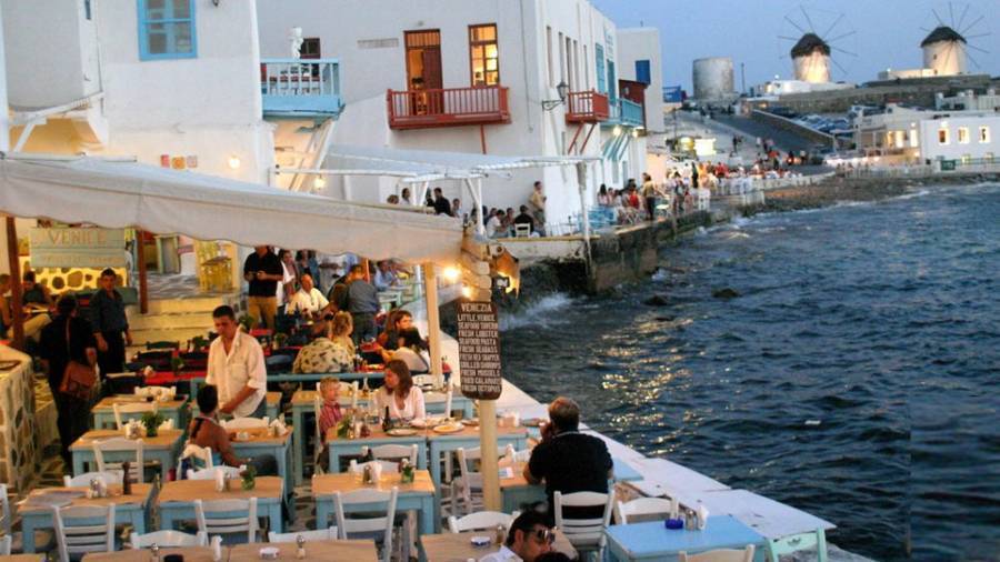 «Θύελλα» από τα περιοριστικά μέτρα στο Νησί των Ανέμων