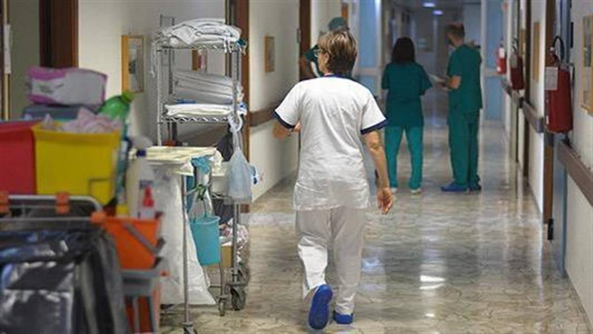 Κυβερνητικό σχέδιο απόλυσης των ανεμβολίαστων υγειονομικών
