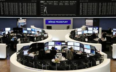 Απώλειες στα ευρωπαϊκά χρηματιστήρια μετά την πτώση των εμπορευμάτων