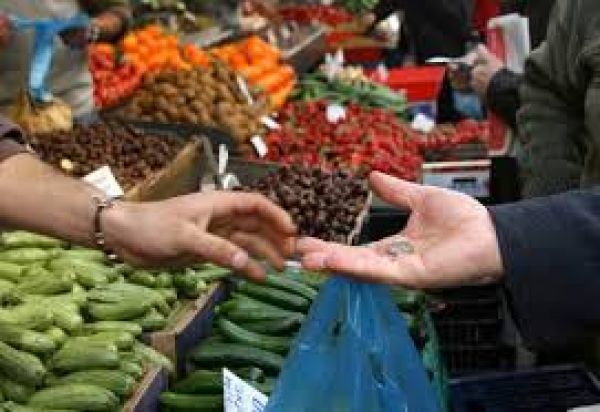Διευκρινίσεις ΥΠΑΝ για τις άδειες υπαίθριου εμπορίου