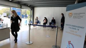 Κύπρος: Εμβολιαστικά κίνητρα στους νέους-Δωροεπιταγές για ταξίδια, κινητά και ρούχα