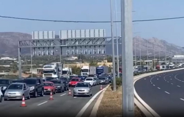 Σύγκρουση τριών φορτηγών στην Αθηνών- Κορίνθου: Σημαντικές καθυστερήσεις