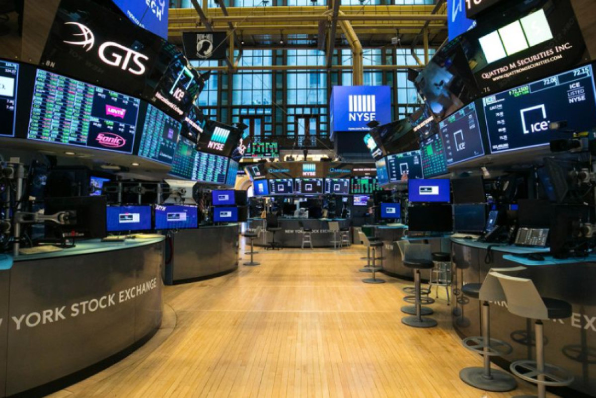 Οριακές διακυμάνσεις στη Wall Street υπό το φόβο «τσουχτερών» επιτοκίων