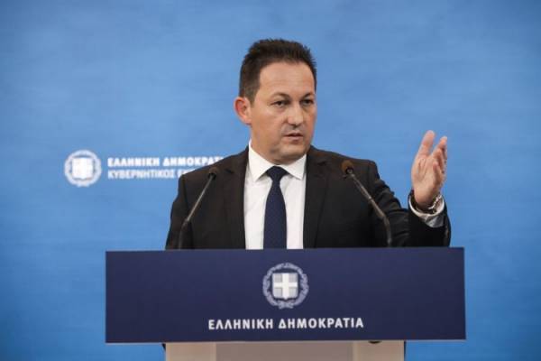 Πέτσας για προτάσεις Τσίπρα: Μπερδεύτηκε με τους λογαριασμούς