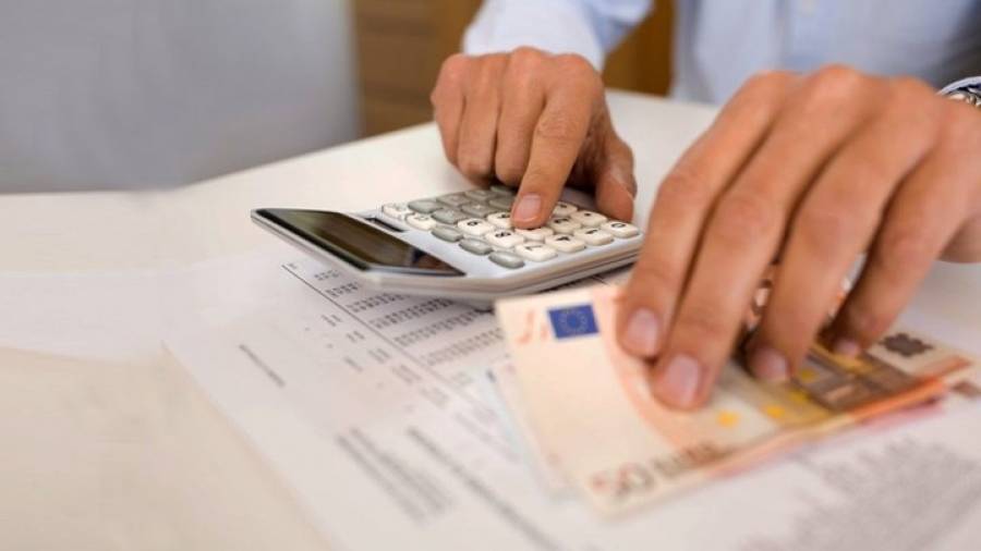 «Αγνοούνται» τα 534 ευρώ για ελεύθερους επαγγελματίες και ατομικές επιχειρήσεις