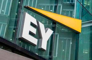 EY: Κίνδυνοι, αλλά και ευκαιρίες από εμπορικές και οικονομικές κυρώσεις