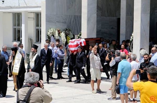 Το τελευταίο «αντίο» στον Νίκο Αλέφαντο