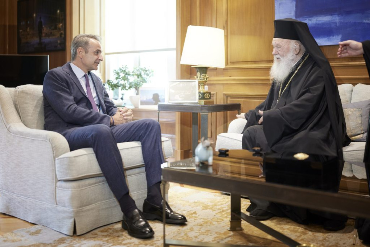 Συνάντηση Μητσοτάκη - Ιερώνυμου στο Μέγαρο Μαξίμου