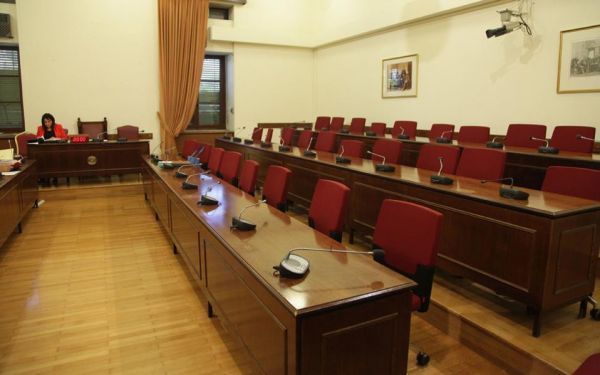 Δάνεια κομμάτων-ΜΜΕ: Με εξέταση στελεχών συστημικών τραπεζών συνεχίζει η Εξεταστική