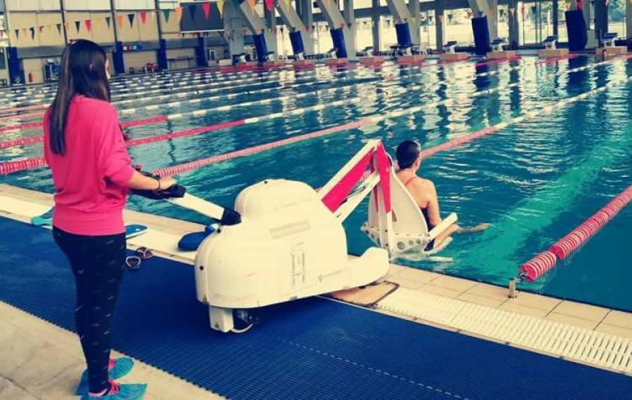 Παπαστεργίου: Να μείνουν ανοικτά τα κολυμβητήρια για τους ανθρώπους με αναπηρίες