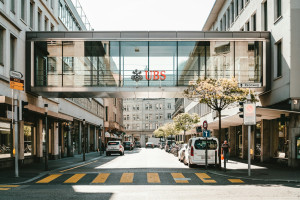 UBS: Νέα επαναγορά μετοχών $3 δισ. μετά τα ισχυρά κέρδη τριμήνου