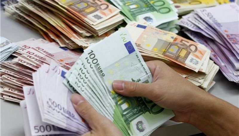 Μειώθηκαν κατά 750 εκατ. οι ιδιωτικές καταθέσεις τον Φεβρουάριο