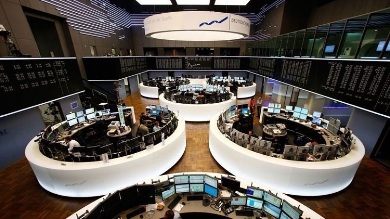 Στο «κόκκινο» βυθίζουν την Ευρώπη τράπεζες και Ελλάδα