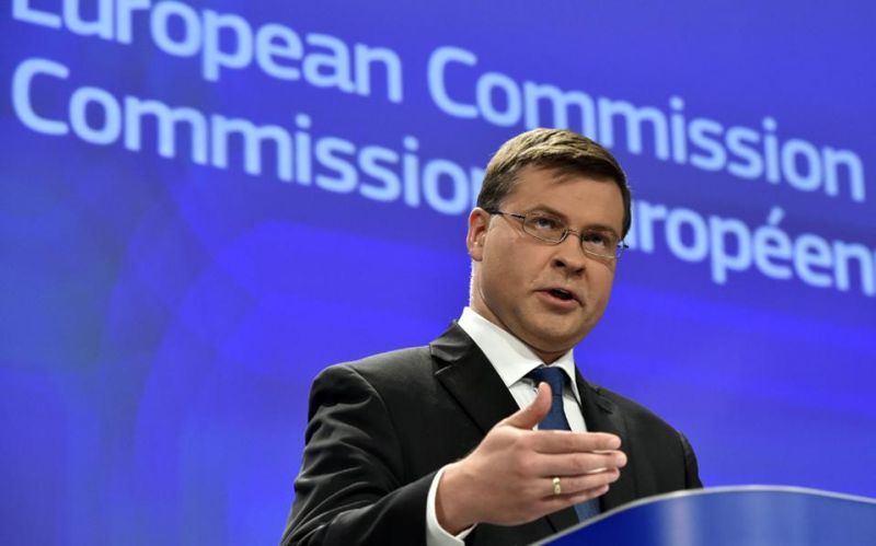 Ντομπρόβσκις: Ήρθε η ώρα η Αθήνα να λάβει την επόμενη δόση