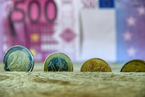 Eurostat: Στο 3,2% ο πληθωρισμός στην Ελλάδα- 2,4% στην ευρωζώνη