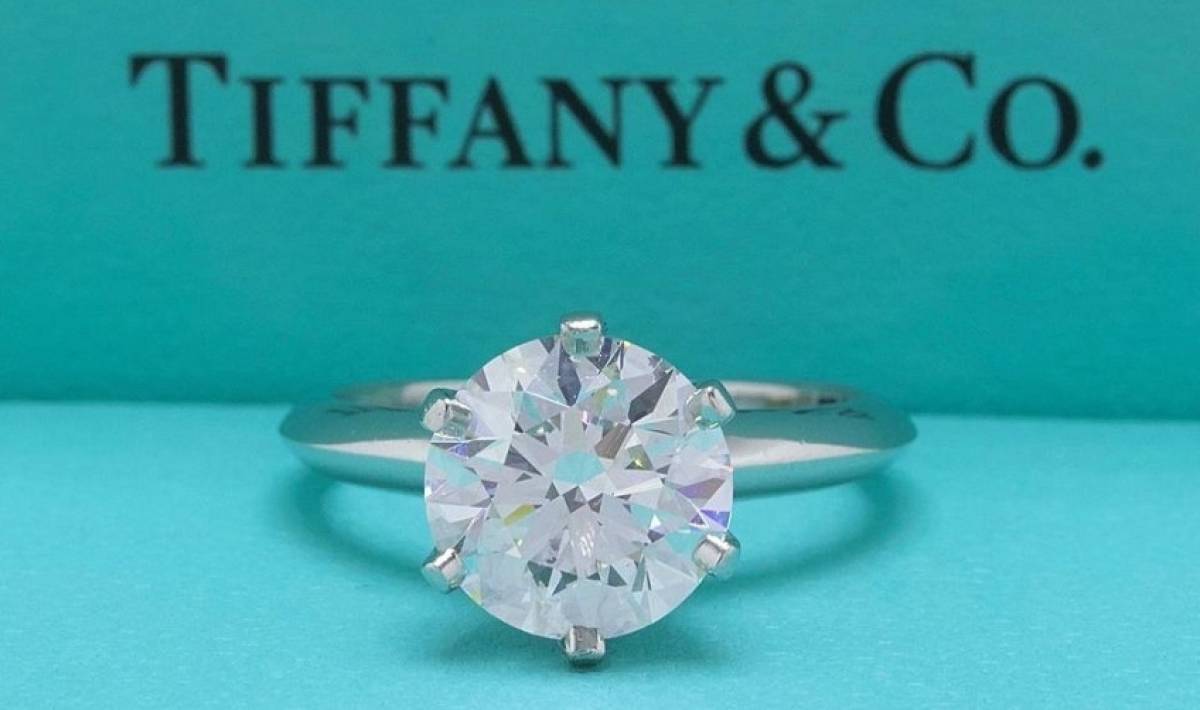 Αμετάβλητες πωλήσεις ανακοίνωσε η Tiffany στο γ’ τρίμηνο